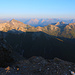 Der Piz Forbesch Nordostgrat wird beim P.3094m erreicht wo man plötzlich eine unglaubliche Aussicht nach Westen hat. Gegenüber steht der Piz Grisch (3060m).