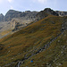 Foto vom zweiten Besteigungsversuch 27./28.9.2021:<br /><br />Mein Biwakplatz mit Zelt, ganz wenig höher als beim der erfolgreichen Besteigung, lag bei der Bachgabelung auf 2420m.