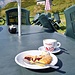 <b>In meno di quaranta minuti arrivo al Rifugio Maria Luisa, dove, come d’abitudine, mi gusto una deliziosa fetta di crostata ai frutti di bosco. </b>