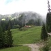 Als die Alm in Sicht kommt bessert sich das Wetter allmählich
