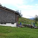 Die Terrasse der Astenaualm lädt zu einer Jause ein