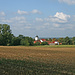 Vom Fuss des Hauptmannsberges hat man einen schönen Blick zum Kirchturm in Rhinow.