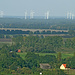 In Brandenburg hat man das Potenzial der Windenergie schon früh erkannt. Windparks sind weit verbreitet und so sind auch vom Gollenberg aus Windturbinen zu sehen.