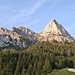 Am Vortag; Spaziergang kurz vor Sonnenuntergang im Nationalpark Gesäuse (Obersteiermark). Rechts im Bild ist der markante Admonter Kalbling (2196 m). 
