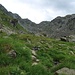 Contrairement à ce qu'on pourrait croire, le col du Sarshlau n'est pas le point le plus bas de la crête au centre de la photo