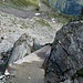 Quelques escaliers en bois facilitent la montée au col des Otanes
