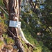 Schild der DAV-Sektion Geltendorf mit den üblichen Anforderungen auf alpinen Steigen (Erfahrung, Trittsicherheit, Schwindelfreiheit)