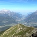 Gipfelblick das Rhônetal hinab, im Dunst der Genfersee