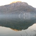 Il Berlinghera si specchia nel lago di Mezzola