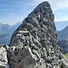 Blick von der Östlichen Mitterspitze auf das Mitterhorn. Die Steilstufen am Grat werden meist nordseitig umgangen