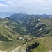 In der Mitte Valüna und Saminatal. Rechts die Alpwiesen von Gritsch (Hötta, Weierböda).