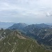 Blick vom Grauspitz nach Norden. Links im Hintergrund ist der Rhein zu sehen.