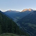 Tiefblick auf Sölden vom Wanderweg ins Atterkar.
