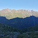 Blick zurück ins Ötztal. Die Stubaier Berge werfen ihre Schatten auf die Ötztaler.