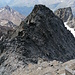 Blick zum Vorgipfel. Im Vordergrund der erste Steilaufschwung.