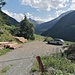 Parkplatz vor der Schranke oberhalb von Kaisers.