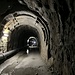 Im Tälligrattunnel, der zur Wasserversorgung gebaut wurde und auch noch dafür genutzt wird. Man beachte den nassen Boden. Stellenweise ist es noch schlimmer...