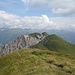Auf dem Golzentipp, Blick Richtung Norden. Der vordere Nachbarberg ist die Alplspitze, dahinter der Breitenstein.