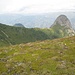 Auf dem namenlosen Berg, Blick zum Spitzenstein. Um dorthin zu gelangen, muss ich noch einen Höhenrücken weiter.