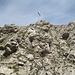 Schlussaufstieg mit Klettersteig-Seil zum Kreuz-Gipfel.