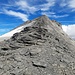 Der Gipfelgrat zum Titlis. Dieser war einiges leichter als vermutet ohne Schneekontakt. Zu anderer Jahreszeit mag es aber anders aussehen - jedenfalls wird in der Literatur hier teils Pickel&Steigeisen empfohlen.