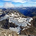 Gipfelblick nach Osten auf den beachtlichen Firnalpli-Gletscher. Möglicherweise der Grösste in Obwalden. Er schrumpft  allerdings immer mehr zusammen und wird mit dem Schmelzen der Verbindung von Ober- und Unterteil bald zweigeteilt.