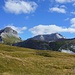 Das Trinserhorn hüllt sich ebenfalls ein. Den Südgrat (Stellen T5) an der Licht- / Schattengrenze habe ich seit zehn Jahren in guter Erinnerung.