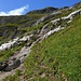 Zwischen Grauberg und der Ebene Segnas Sut gibt es ein paar schrofige Felsstellen, die alle gut gesichert sind (max. T3)