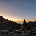 Aus dem Passo delle Sagnette geht es zunächst gute 50 Höhenmeter hinunter zu einer riesigen Blockhalde, dann zwei Geländestufen hinauf zu einem großen Steinmann, den man vom Passo delle Sagnette aus bereits sehen kann.