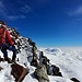 Ab hier wird es spürbar leichter (bis zum Gipfel nur noch Einserstellen). Nach einer noch einmal ausgesetzten Rinnenquerung unter der Testa dell' Aquila hinüber zum Ostgrat...