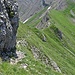 Bereits im Aufstieg zum Vorgipfel vom Twäriberg, Rückblick zur gleichnamigen Lücke...am Fels etwas abdrängend, aber gut zu meistern.