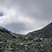 ...in den breiten Sattel zwischen Monviso (rechts) und Viso Mozzo (links) hinauf. 