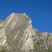Macht eine gute Figur, die Rote Säule; wegen einem Klettersteig-Neuling kommt nur die leichtere Variante mit B/C Bewertung in Frage.