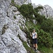 hier rechts und nicht über die Felsen aufwärts