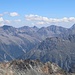 Die Stubaier Alpen stehen spalier. Strahlkogel, Breiter Grieskogel, Hoher Seeblaskogel und Lüsener Fernerkogel von links nach rechts.