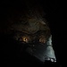 In der Höhle...die Besucher erhalten nostalgische Lampen.