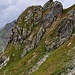 Es wäre möglich, von Nordosten über steiles Gras zum Gipfel des Petit Mont Cervin zu gelangen. Dazu hatte aber zumindest ich nicht die richtigen Schuhe an. Wurmt uns jetzt aber nun wirklich nicht.