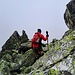 Dann verloren wir zwischen Felsnadeln und -türmen im Nebel kurz die Richtung und umgingen links, was wir einfacher geradeaus hätten hinunterwandern können.