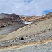 <b>Sul versante SE del Monte Sobretta osservo quello che rimane del Ghiacciaio di Alpe Sud.<br />Su tale ghiacciaio vengono regolarmente svolte, dai tecnici del Centro Nivometeorologico di ARPA Lombardia, analisi sia nel periodo invernale che in quello estivo. Mediante le misure differenziali su paline ablatometriche, supportate da accurate misure GNSS (Global Navigation Satellite Sistems) in superficie, è possibile ricostruire le variazioni di massa dell’apparato glaciale. Nel  1989 la sua superficie era di 44 ha, attualmente è inferiore ai 5 ha.</b><br />