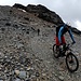 <b>Sull’ultima rampa, che si supera con numerosi tornanti, incrocio addirittura due ciclisti, che scendono a rotta di collo, dimostrando di possedere una grande tecnica e maestria.</b>