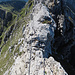 Retour auf dem mit einem Stahlseil gesicherten Grat der Hochplatte.