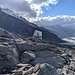Nicht mehr weit zur metallig glänzenden Hütte 