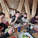 Nachtessen in der komfortablen Monte Rosa Hütte mit abgetrennten Essnischen