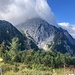 Wolkenverhangender Polinik