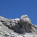 Rückblick zu Gipfelkreuz und interessantem Vorbau