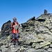 ... und leitet - nach steiler, rutschiger "Abkürzung" - zum Gipfelsteinmann;
das schwere Steinherz lassen wir oben