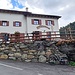 <b>In circa mezz’ora raggiungo il Rifugio Stella Alpina (2061 m).</b>