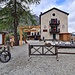 <b>In 45 minuti arrivo al Rifugio Ghiacciaio dei Forni (2178 m). Mi fermo giusto il tempo per una foto, quindi riprendo la pedalata lungo la sterrata, che alla destra entra nella cembreta.</b>