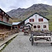 <b>Rifugio Cesare Branca - CAI Milano.
Per raggiungerlo ho impiegato 1 h e 40 min, soste comprese.</b>
