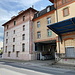 Unterwegs in Freiburg (Fribourg) - An der Route de la Fonderie befinden sich die historischen Gebäude der Schokoladenfabrik Villars. Für den Bahnfreund interessant sind Reste der Gleisanlage einschl. Drehscheibe.